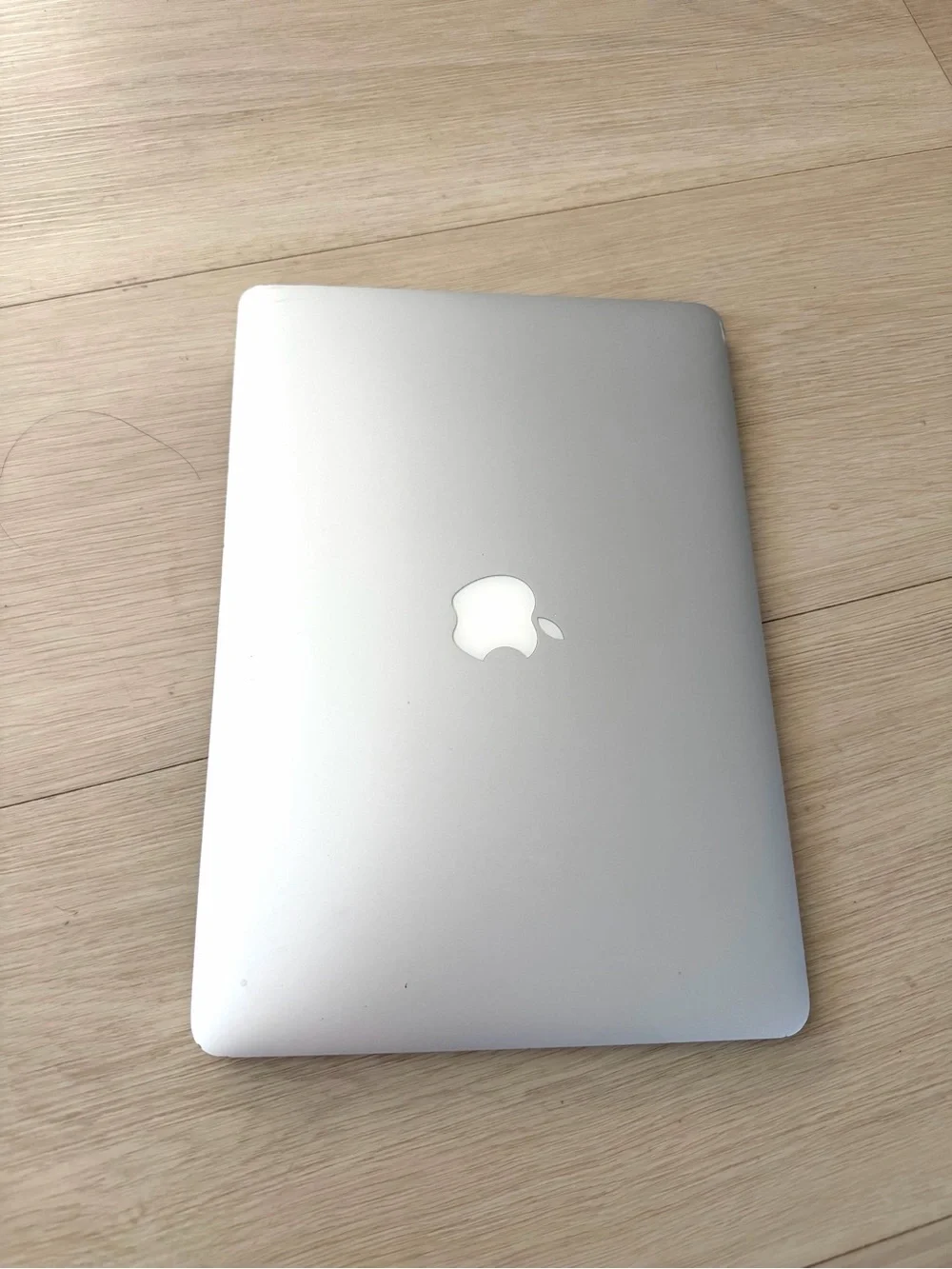 Apple MacBook Air 13 2015 Intel i5 1.6GH 4GB RAM El Capitan - NEEDS NEW BATTERY